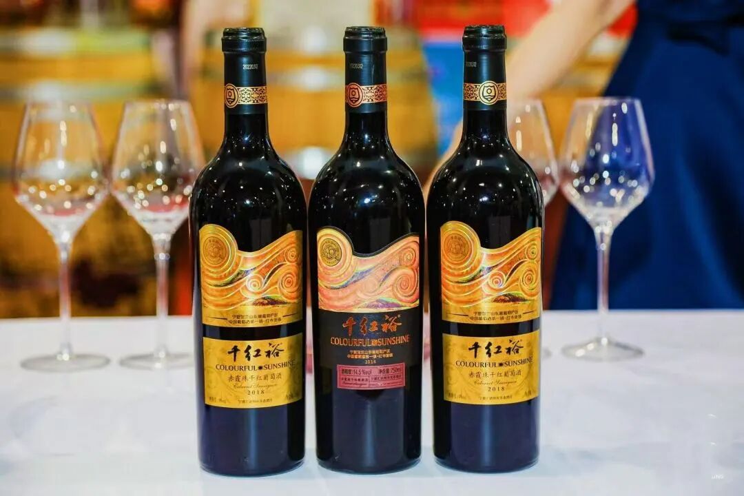 CHNGREAT wine bottle detail
